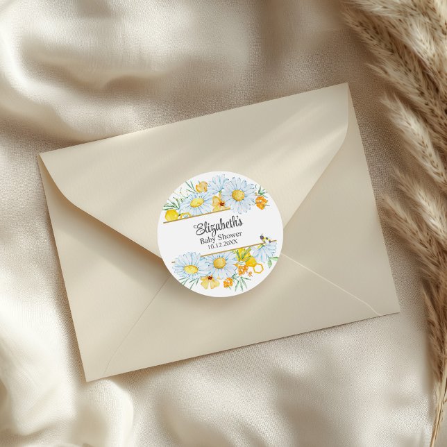 Honey Bee Wildblumen Baby Shower Runder Aufkleber (Honey Bee Wildflowers Baby Shower Classic Round Sticker on an elegant envelope.)