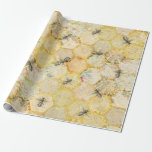 Honey Queen Bee Floral Honeycomb Gold Geschenkpapier<br><div class="desc">Elegante goldblütige Frühlingspapiere mit einem Motiv aus Wabenkraut,  goldene Konfetti Queen Bee im Zentrum. Für jede Gelegenheit wie Hochzeit,  Geburtstag,  Jubiläum,  neue Zuhause,  Flitterwochen Geschenk,  Verpackung,  neues Rose,  Ruhestand,  Firmenevent.</div>