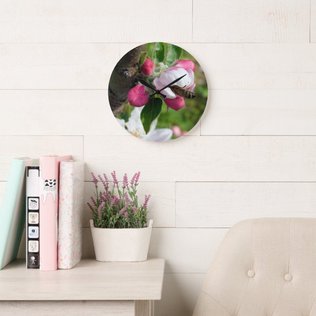 Honeybee & Apple Blossom | Fine Art Glass Clock Große Wanduhr (Lesesaal)