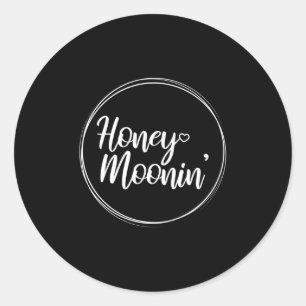 Honeymoon Couple Wedding Honeymoonin Brides Groom Runder Aufkleber