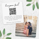 Honeymoon Fund QR Code Wedding Foto Minimal White Begleitkarte<br><div class="desc">Einfache, stilvolle Hochzeitshoneymoon Fond Fond Fond Foto Kapselkarte in einem modernen minimalistischen Design-Stil mit einer eleganten natürlichen Schrift Typografie in klassischem Schwarz auf weißem Hintergrund, mit einem informellen Schriftart im Stil der Handschrift. Der Text kann leicht mit Ihrem Titel, Zahlungs-URL (zelle, venmo, paypal etc), scannbarem QR-Code, Nachricht und Foto für...</div>