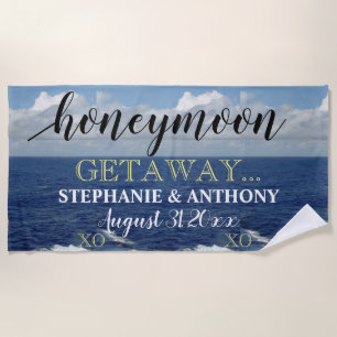 Honeymoon Getaway Ocean Waves Blue Sky XO Strandtuch
