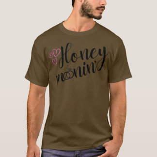 Honeymoon Honeymoonin Bride Wedding Newlyweds Vaca T-Shirt