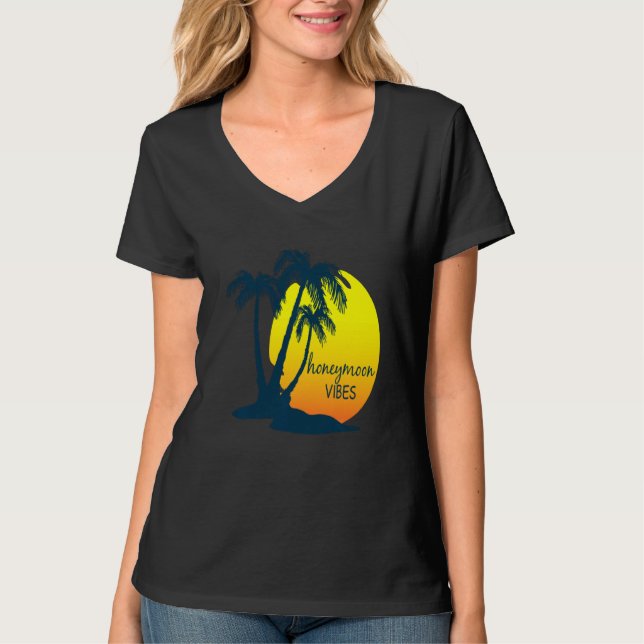 Honeymoon Vibes Beach Palm Tree Nach Hochzeit Vaca T-Shirt (Vorderseite)