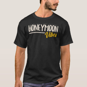 Honeymoon Vibes nur verheiratet neugeborene Braut  T-Shirt