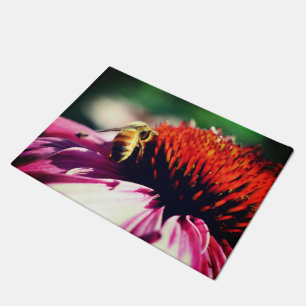 Honigbiene an der Coneflower Daisy Nah hoch Fußmatte
