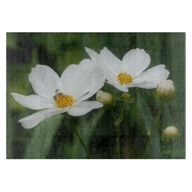 Honigbiene auf der Weißen Kosmos Blume Natur Schneidebrett (Vorderseite)