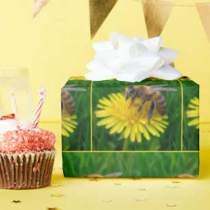 Honigbiene auf einem gelben Kronleuchter Geschenkpapier