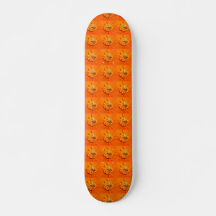 Honigbienen auf Orangenskateboard Skateboard
