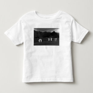Honolulu, Hawaii - Golfspieler, die am Land Kleinkind T-shirt