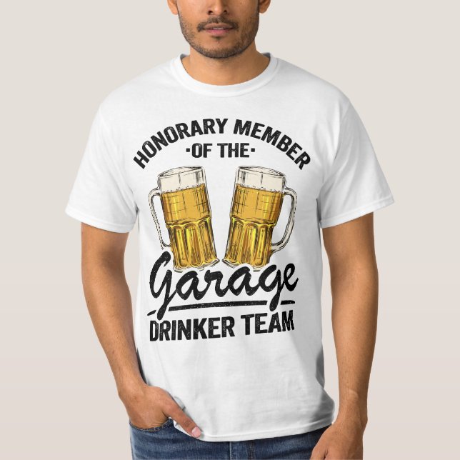 Honorary Member Garage Drinker Team Day Drinking M T-Shirt (Vorderseite)