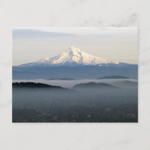 Hood mit niedrigem Laignebel über Portland Oregon Postkarte