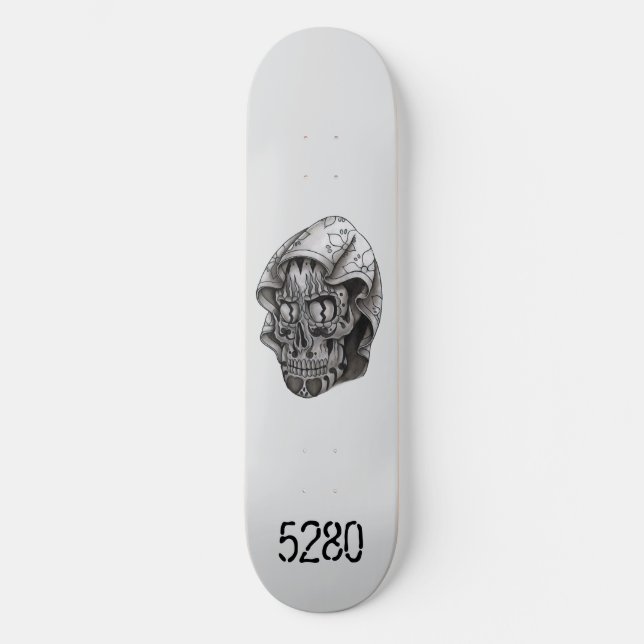 Hooded Skull Skateboard (Vorderseite)