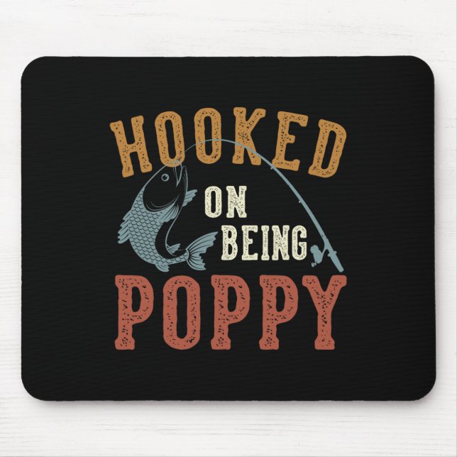 Hooked on be Poppy Vatertag Fischen Mohn Mousepad (Vorne)