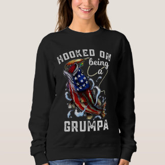 Hooked on being a Grumpa 4. Juli Fishing Grand Sweatshirt