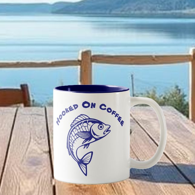 Hooked on Coffee Fish Zweifarbige Tasse (Hooked on Coffee-Fish Two-Tone Coffee Mug)