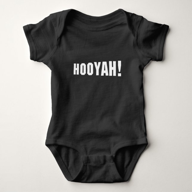 HOOYAH! BABY STRAMPLER (Vorderseite)