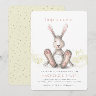 Hop auf über sonniges Kaninchen zum Geburtstag Ein Einladung