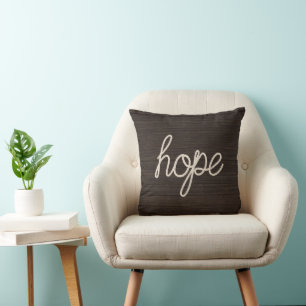 HOPE Seil Text auf dunklem Holz Kissen