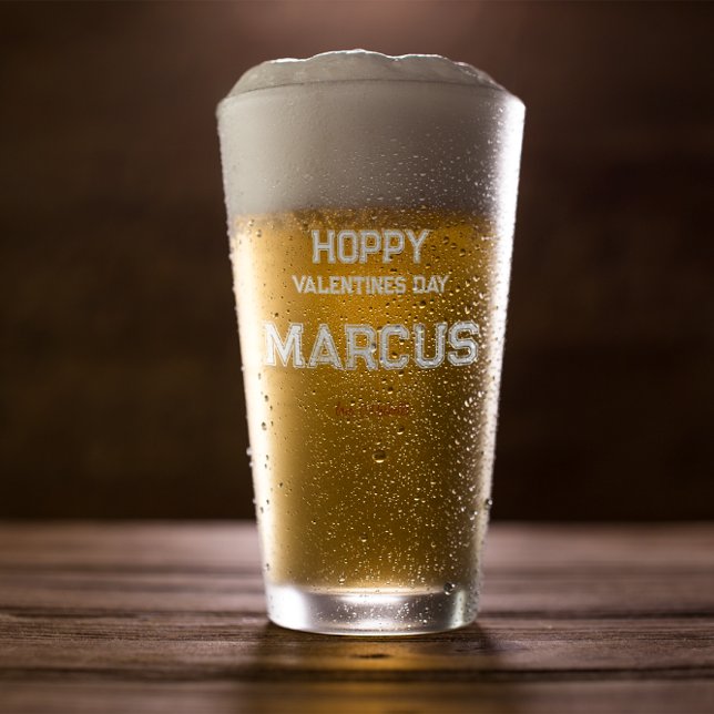 Hoppy Valentines | Monogramm für ihn Glas (Von Creator hochgeladen)