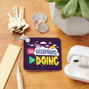 Hör auf zu träumen, fange an, dunkles Lila Metall Schlüsselanhänger