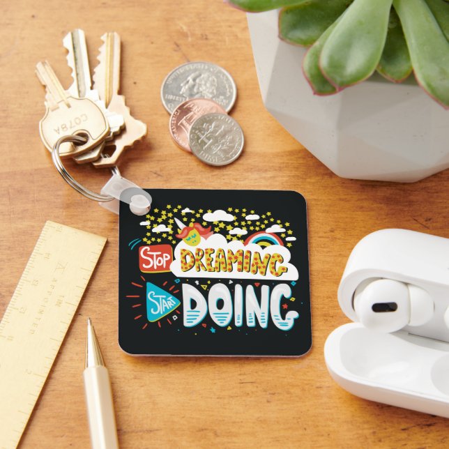 Hör auf zu träumen, mach mit schwarzem Metall Schlüsselanhänger (Schreibtisch)