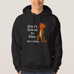 Hör nicht auf ihn. Er ist Löwe. Hoodie