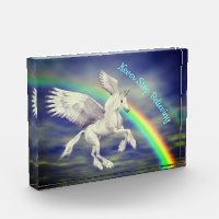 Hören Sie nie auf, über Regenbogen Unicorn zu glau