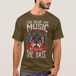 Hören Sie, wie die Musik das Bass Player Gitarre s T-Shirt