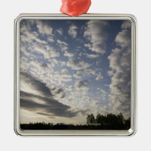 Horizont-Himmel-Ansicht mit Wolken Ornament Aus Metall