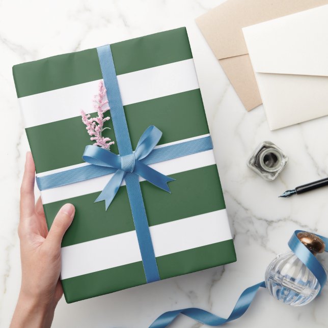 Horizontal gestreift, grün und weiß klassisch geschenkpapier (Schenken)