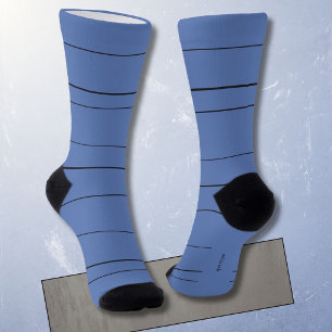 Horizontale Linien, schwarze Streifen auf Blau Socken
