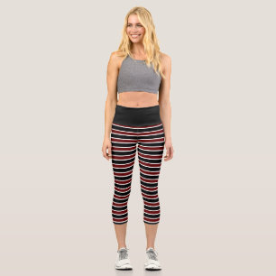 Horizontales schwarzes Maroon-Muster Capri Leggings