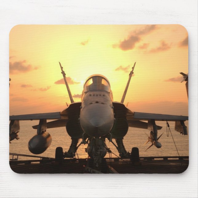 Hornisse F-18 in Meer an Bord des Mousepad (Vorne)