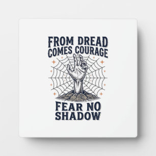 Horror-Motivations-Shirt mit Undead Courage Zitat Fotoplatte