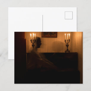 Horrorgeister im Zimmer. Tanzendes Paar Postkarte