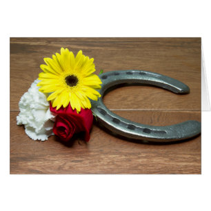 Horseshoe auf Holz mit drei Blume des Dreipels