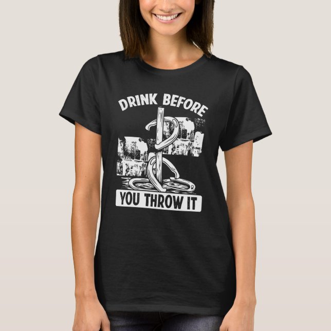 Horseshoe Pitching Game Drink bevor Sie ihn werfen T-Shirt (Vorderseite)