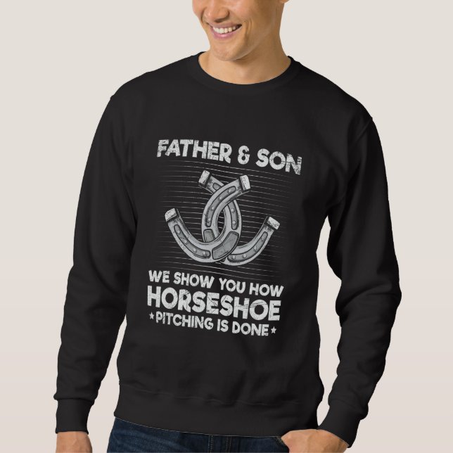 Horseshoe Pitching Quote for a Horseshoe Dad & Son Sweatshirt (Vorderseite)