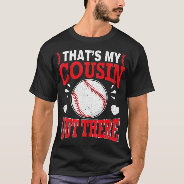 Hört Baseball-Spieler, dass mein Cousin da draußen T-Shirt (Vorderseite)
