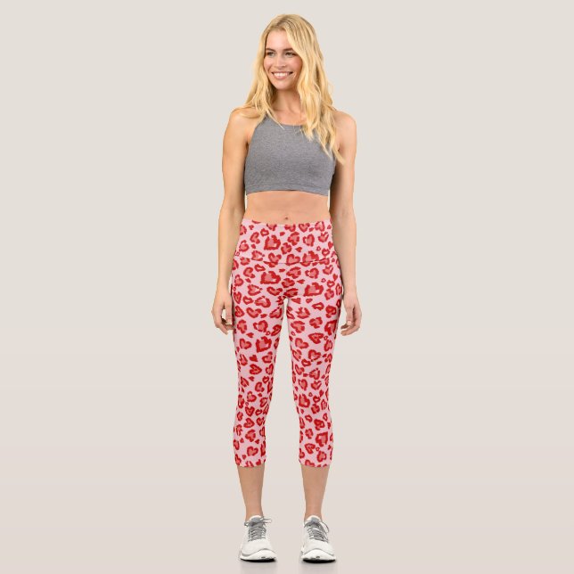 Hört Leopard Muster in Rot auf Blush Capri Leggings (Vorderseite)