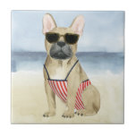 Hot Dog | Welpe in Sonnenbrille am Strand Fliese<br><div class="desc">Dieses Aquarellbild besticht durch eine Welpe in Sonnenbrillen, die den Strand genießen | Nach Grace Popp</div>