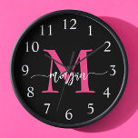 Hot Pink Black Modern Script Name Girl Monogram<br><div class="desc">Machen Sie mit unserer Hot Pink Modern Script Girly Monogram Name Large Clock eine mutige Aussage in Ihrem Raum! Mit einem lebhaften, heißen rosa Design und personalisiert mit Ihrem Namen in einem eleganten, modernen Drehbuch fügt diese Uhr jedem Zimmer eine stilvolle und persönliche Touch hinzu. Ideal für Schlafzimmer, Büroräume oder...</div>