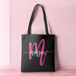 Hot Pink Black Modern Script Name Girl Monogram<br><div class="desc">Tragen Sie Ihr Wesentliches stilvoll mit unserem Hot Pink Modern Script Girly Monogram Name Tote Bag! Diese Tasche ist mit einem kühnen, rosa Design personalisiert und in einem schicken, modernen Drehbuch für ein trendiges, individuelles Aussehen gehalten. Ideal für Einkäufe, Schulen oder den Alltag, bietet es viel Platz und eine langlebige...</div>