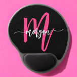 Hot Pink Black Modern Script Name Girl Monogram Gel Mousepad<br><div class="desc">Fügen Sie Ihrem Arbeitsbereich mit unserem Hot Pink Modern Script Girly Monogram Name Mouse Pad einen Pop Farbe hinzu! Dieses Mouse-Pad vereint Stil mit Praxisnähe und zeichnet sich durch ein lebhaftes, rosa Design aus, das mit Ihrem Namen in einem schicken, modernen Drehbuch personalisiert ist. Die glatte Oberfläche sorgt für präzise...</div>