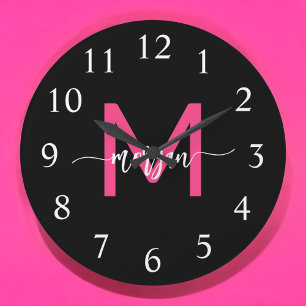 Hot Pink Black Modern Script Name Girl Monogram Große Wanduhr