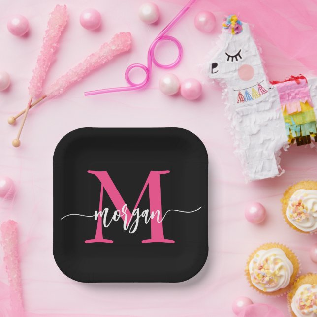 Hot Pink Black Modern Script Name Girl Monogram Pappteller (Party)