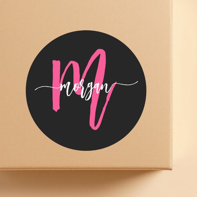 Hot Pink Black Modern Script Name Girl Monogram Runder Aufkleber (Von Creator hochgeladen)