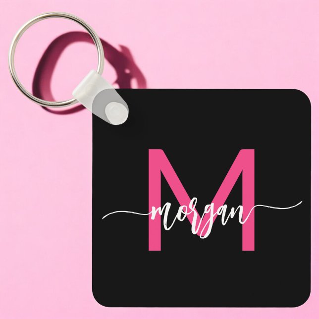 Hot Pink Black Modern Script Name Girl Monogram Schlüsselanhänger (Von Creator hochgeladen)
