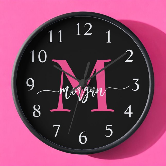 Hot Pink Black Modern Script Name Girl Monogram Uhr (Von Creator hochgeladen)